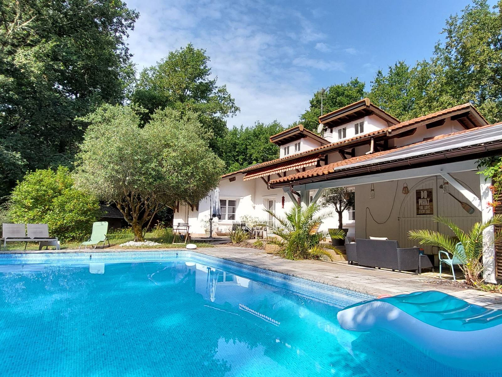 CESTAS, propriété de 190m² avec 5 chambres dans un environnement exceptionnel