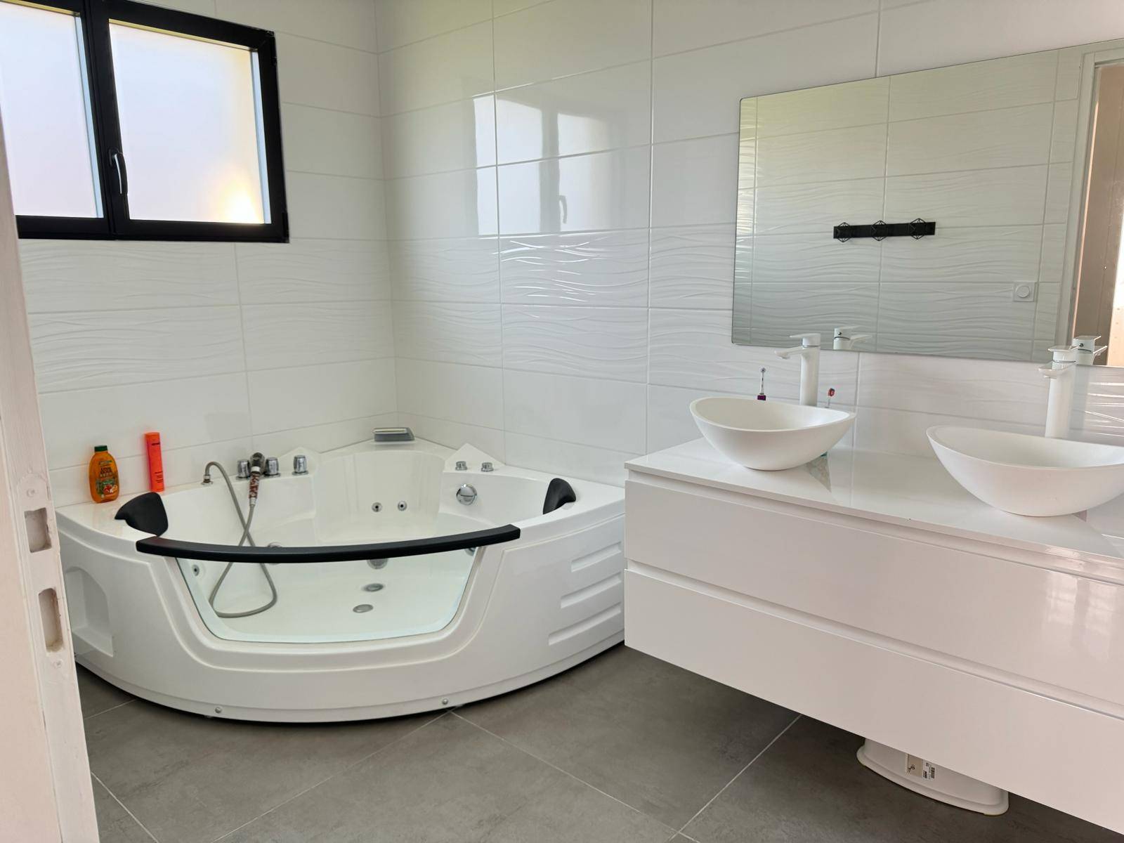 CESTAS proche bourg, maison individuelle de plain-pied de 152m², 4 chambres