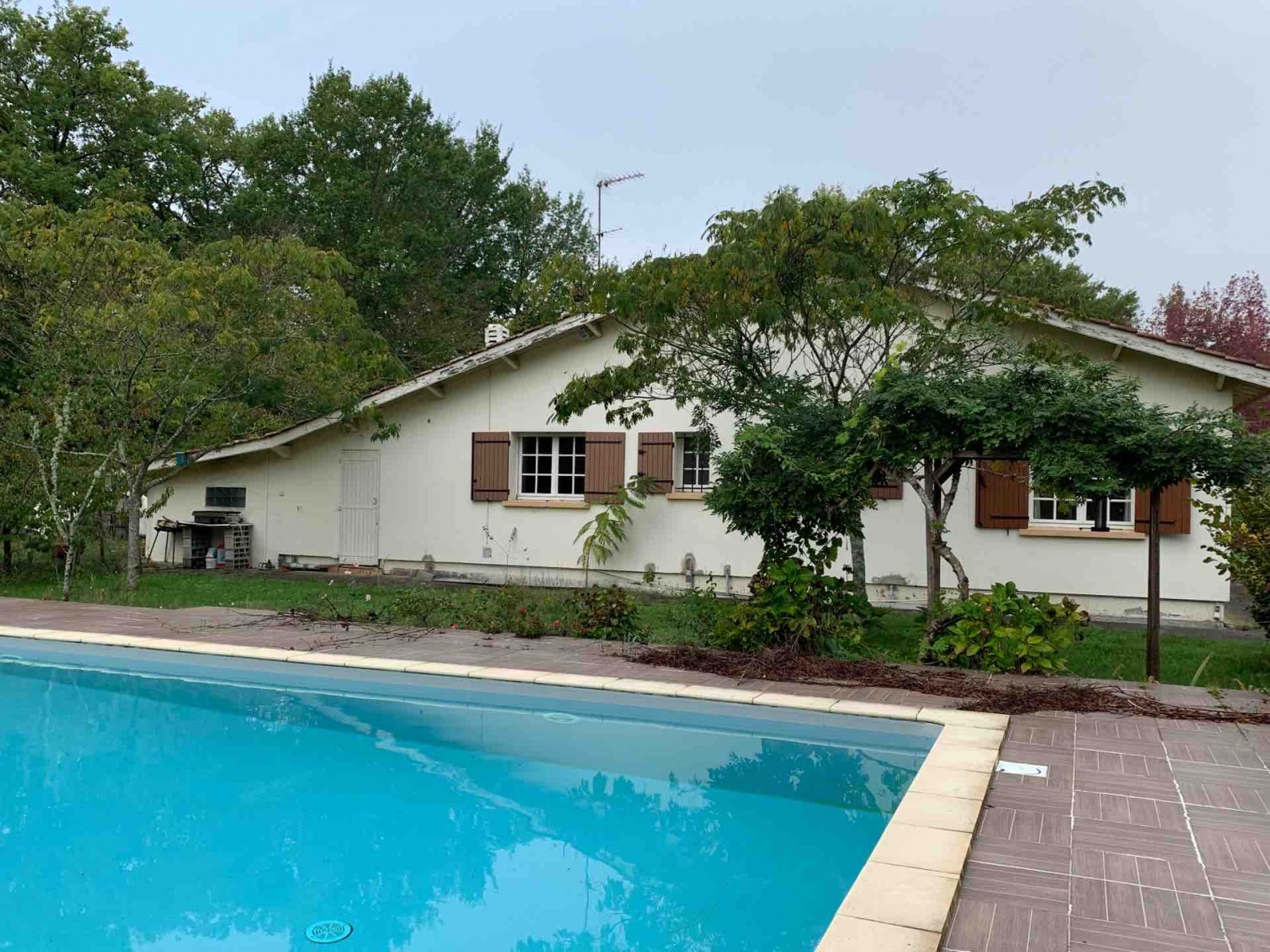 maison de 105m² 3 chambres, grand jardin et pisciine