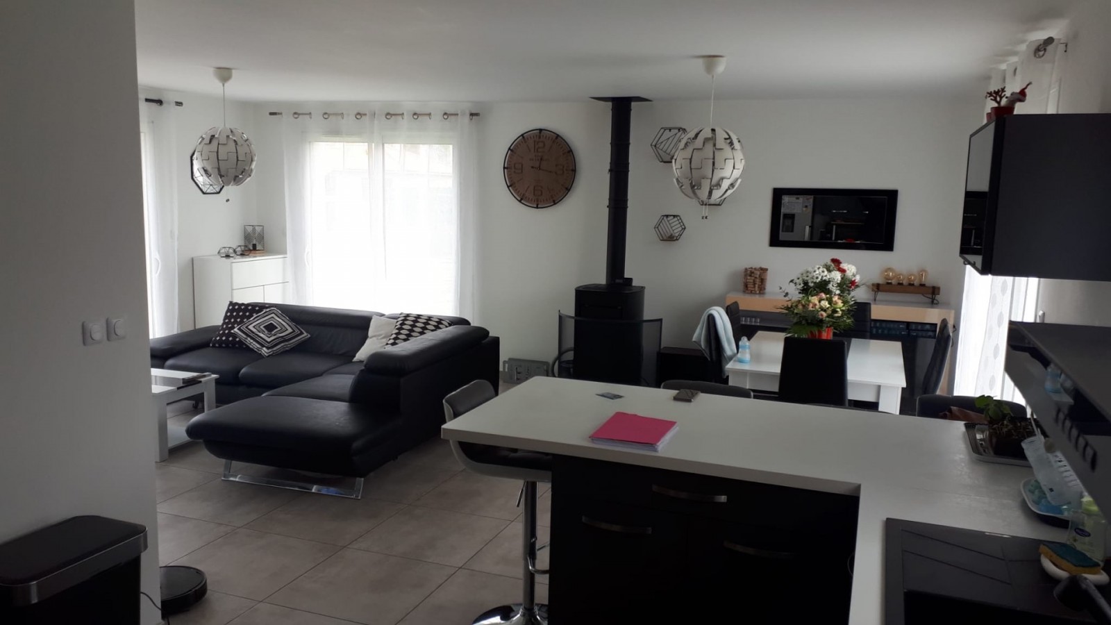 Maison traditionnelle de plain pied de 103m² avec 4 chambres sur 905m²