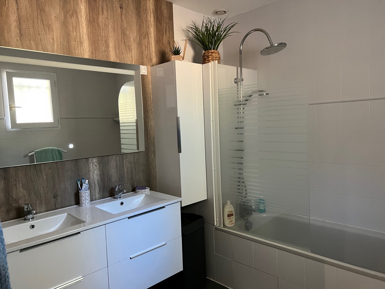 CESTAS, villa d'environ 185m², 5 chambres, piscine, garage double et parcelle de 2810m²