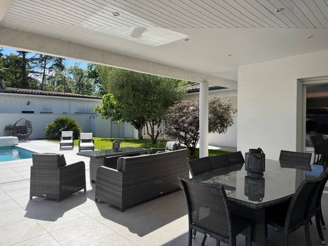 PESSAC , villa de plain pied, 5 chambres, 193m²  sur 987m² avec piscine