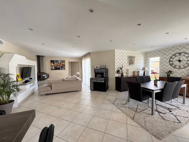 PESSAC , villa de plain pied, 5 chambres, 193m²  sur 987m² avec piscine