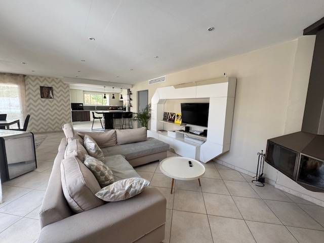 PESSAC , villa de plain pied, 5 chambres, 193m²  sur 987m² avec piscine