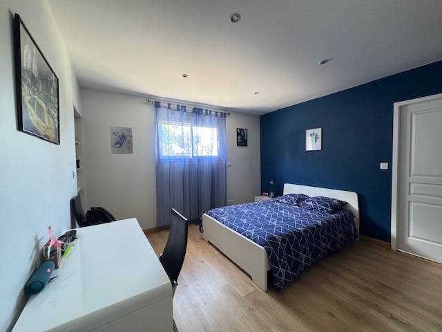 PESSAC , villa de plain pied, 5 chambres, 193m²  sur 987m² avec piscine