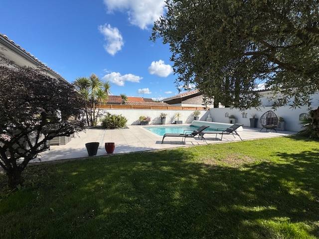 PESSAC , villa de plain pied, 5 chambres, 193m²  sur 987m² avec piscine