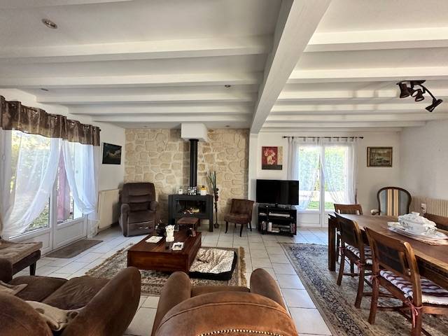 CESTAS Bourg, Maison 4 chambres, garage, sur parcelle de 965m²