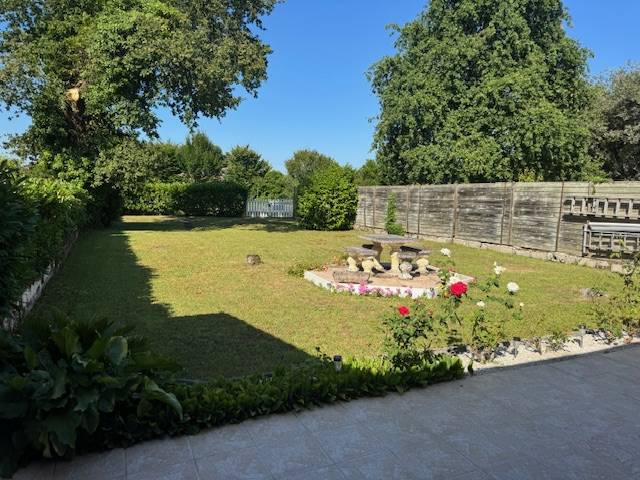 CESTAS gazinet, maison mitoyenne de plain-pied de 90m² avec 3 chambres, jardin et garage