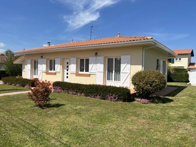 CESTAS BOURG MAISON PLAIN PIED 3 CHAMBRES ET UN BUREAU SUR 1035M² DE PARCELLE