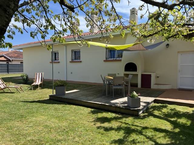 CESTAS BOURG MAISON PLAIN PIED 3 CHAMBRES ET UN BUREAU SUR 1035M² DE PARCELLE