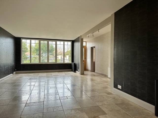 Maison en pierre de plain pied, 216m², 5 chambres sur 1136m²