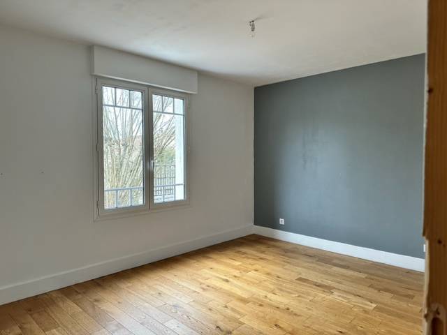 Maison en pierre de plain pied, 216m², 5 chambres sur 1136m²