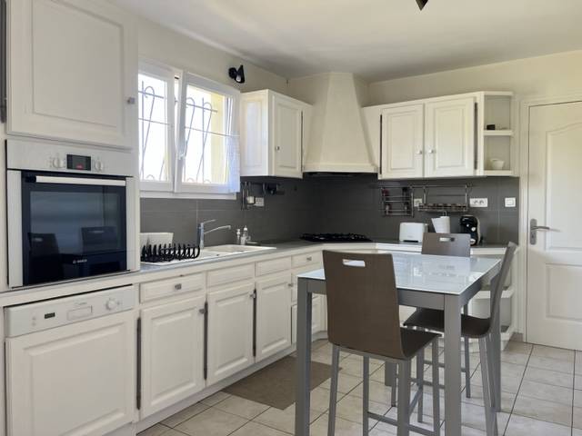 CESTAS BOURG MAISON PLAIN PIED 3 CHAMBRES ET UN BUREAU SUR 1035M² DE PARCELLE