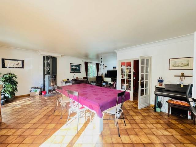 Cestas BOURG, maison sur sous sol, 4 chambres + T1 BIS  avec jardin et garage