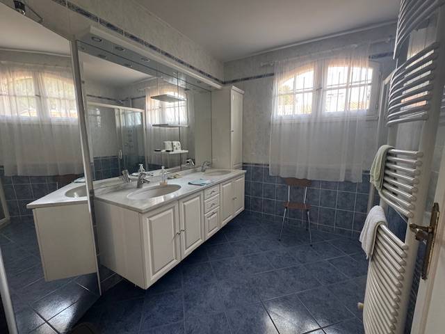 CESTAS, maison individuelle de plain-pied de 135m² avec 4 chambres, jardin et sous sol