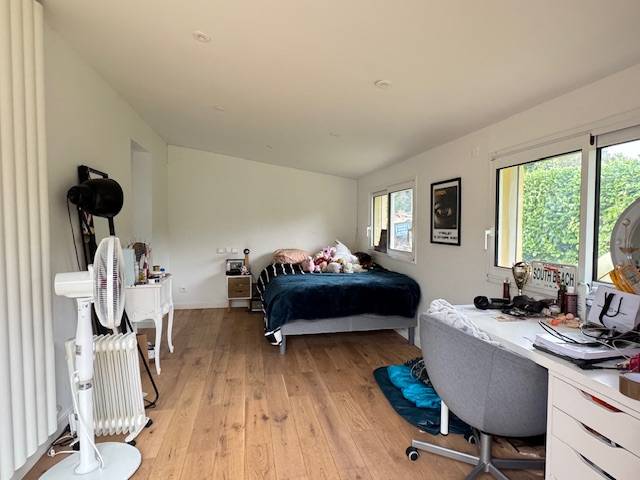 Cestas bourg, maison de plain pied, 3 chambres + suite parentale avec jardin et piscine