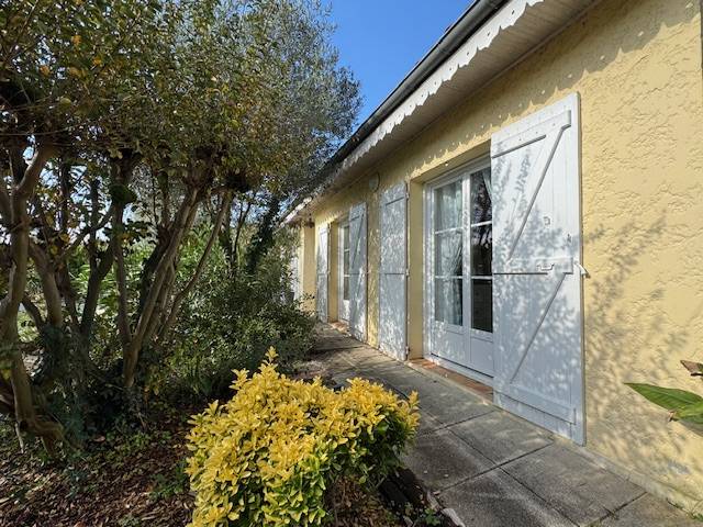 Cestas bourg, maison de plain pied, 3 chambres + suite parentale avec jardin et piscine