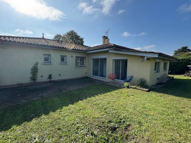 Cestas bourg, maison de plain pied, 3 chambres + suite parentale avec jardin et piscine