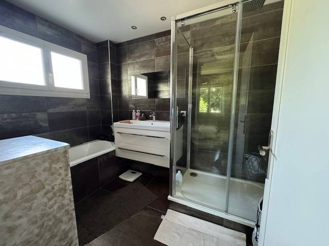 A VENDRE MAISON 6 CHAMBRES 2 SALLES DE BAINS CESTAS