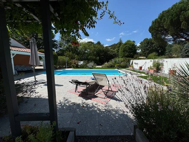 MAISON GRAND JARDIN PISCINE A CESTAS CASSINI