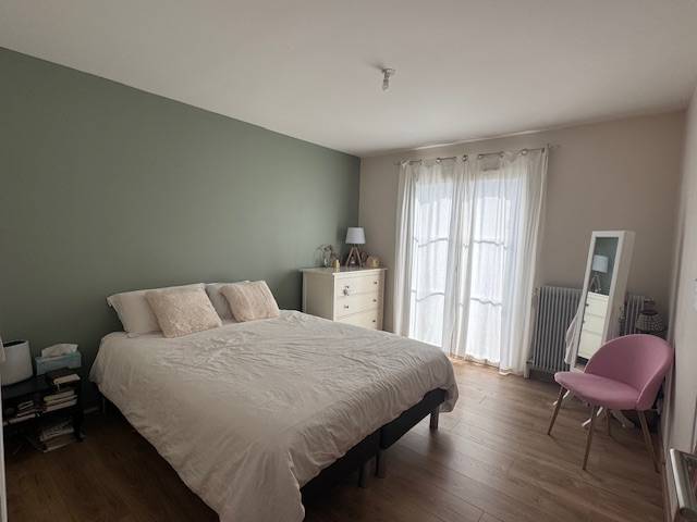 CESTAS bourg, maison individuelle de 138m² avec 4 chambres, jardin avec piscine et garage