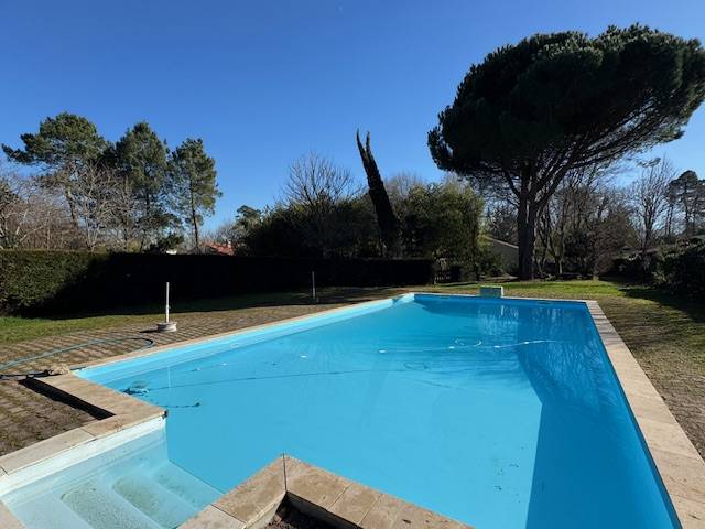 A vendre maison avec piscine sur Cestas : 4 chambres sur 3570m² de jardin