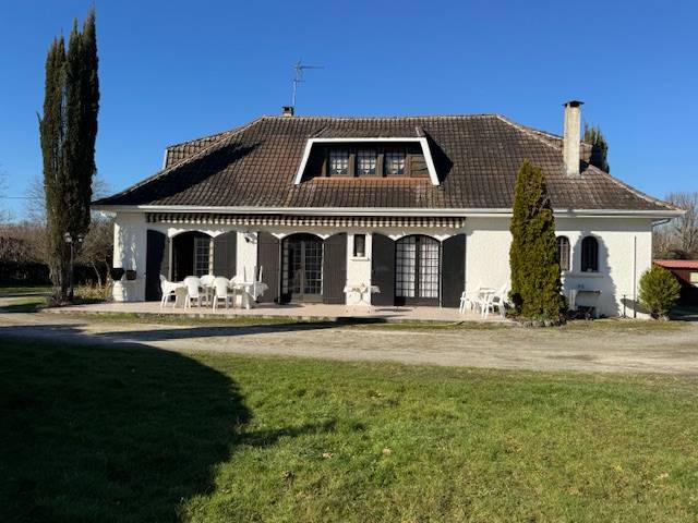 A vendre maison avec piscine sur Cestas : 4 chambres sur 3570m² de jardin
