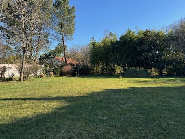 A vendre maison avec piscine sur Cestas : 4 chambres sur 3570m² de jardin