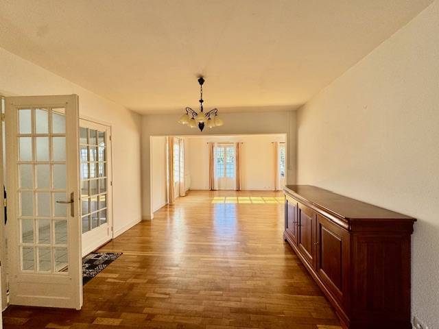 Cestas bourg, maison de plain pied, 4 chambres avec jardin et garage