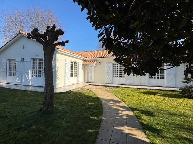 Cestas bourg, maison de plain pied, 4 chambres avec jardin et garage