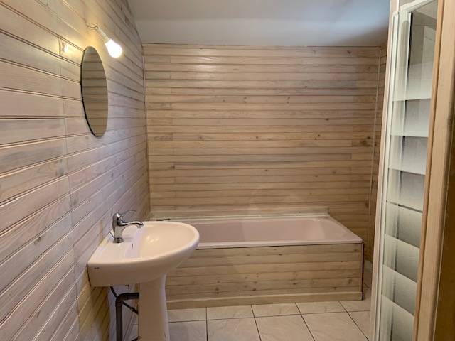 LE BARP, maison individuelle de plain-pied, 94m², 3 chambres, bureau et jardin avec piscine