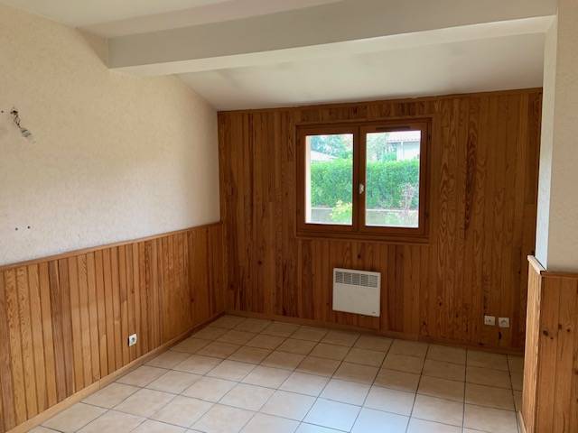 LE BARP, maison individuelle de plain-pied, 94m², 3 chambres, bureau et jardin avec piscine