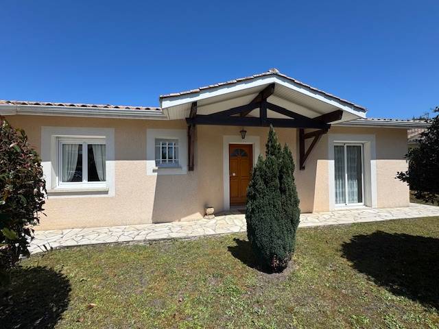 CESTAS bourg, maison individuelle de plain-pied  3 chambres sur 825m²