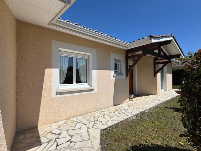 CESTAS bourg, maison individuelle de plain-pied  3 chambres sur 825m²