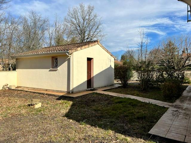 maison avec garage et jardin à Cestas