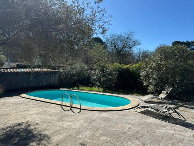 CANEJAN, échoppe double d'environ 120m², 3 chambres et parcelle de 575m² avec piscine