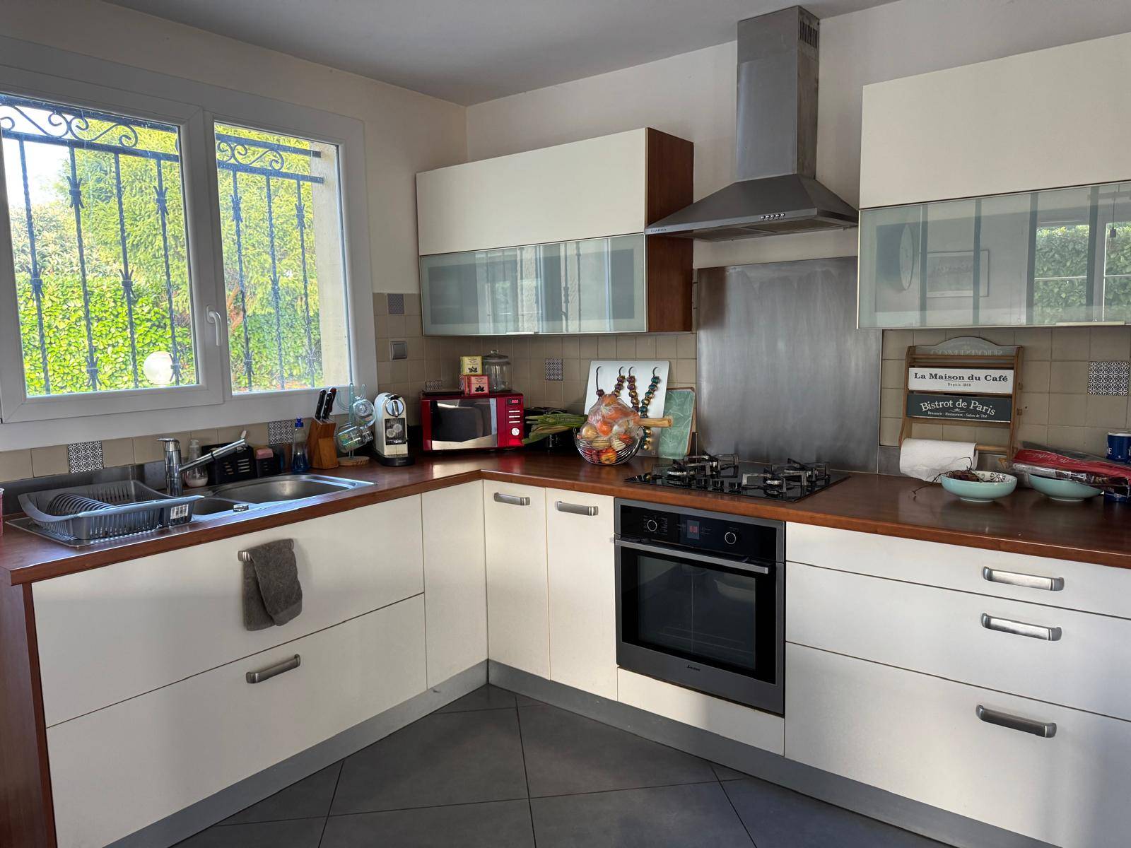 Cestas bourg, maison de plain pied, 3 chambres + suite parentale avec jardin et piscine