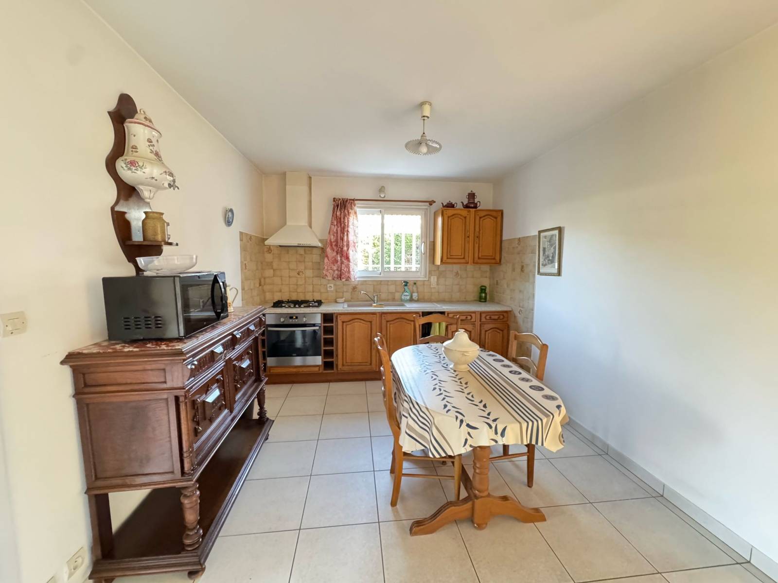 CESTAS bourg, maison individuelle de plain-pied  3 chambres sur 825m²