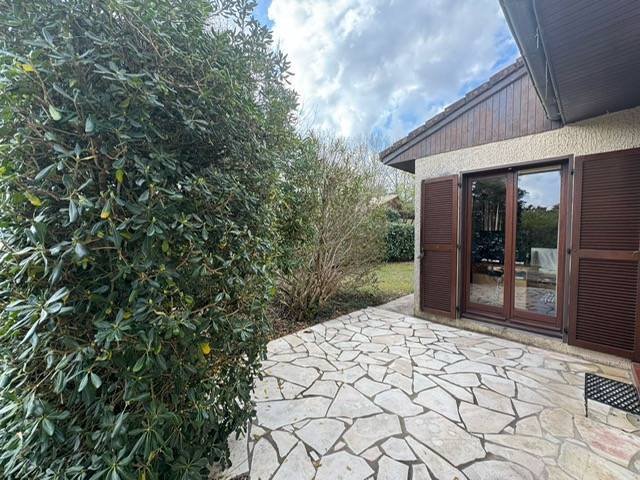 CESTAS bourg, maison individuelle de plain-pied de 130m² avec 5 chambres, jardin et garage