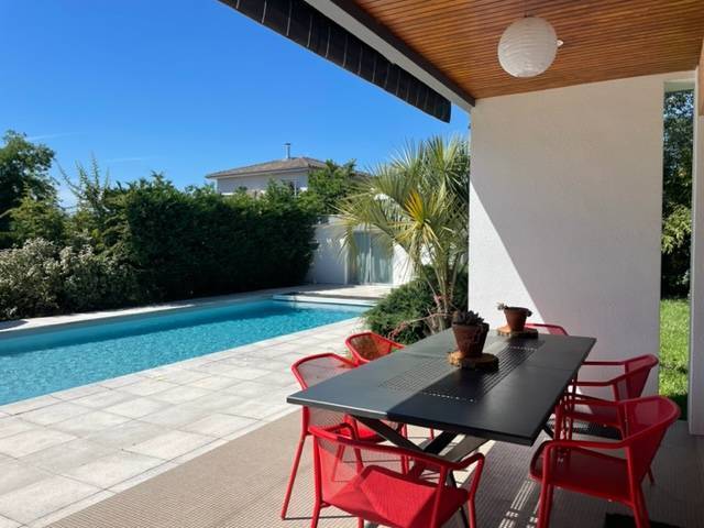 GRADIGNAN, villa de 183m² à l'abri des regards, 5 chambres, double garage, piscine