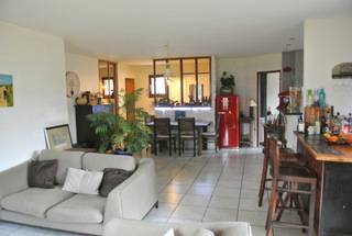 Maison moderne avec psicine et terrasse en bois cestas bourg
