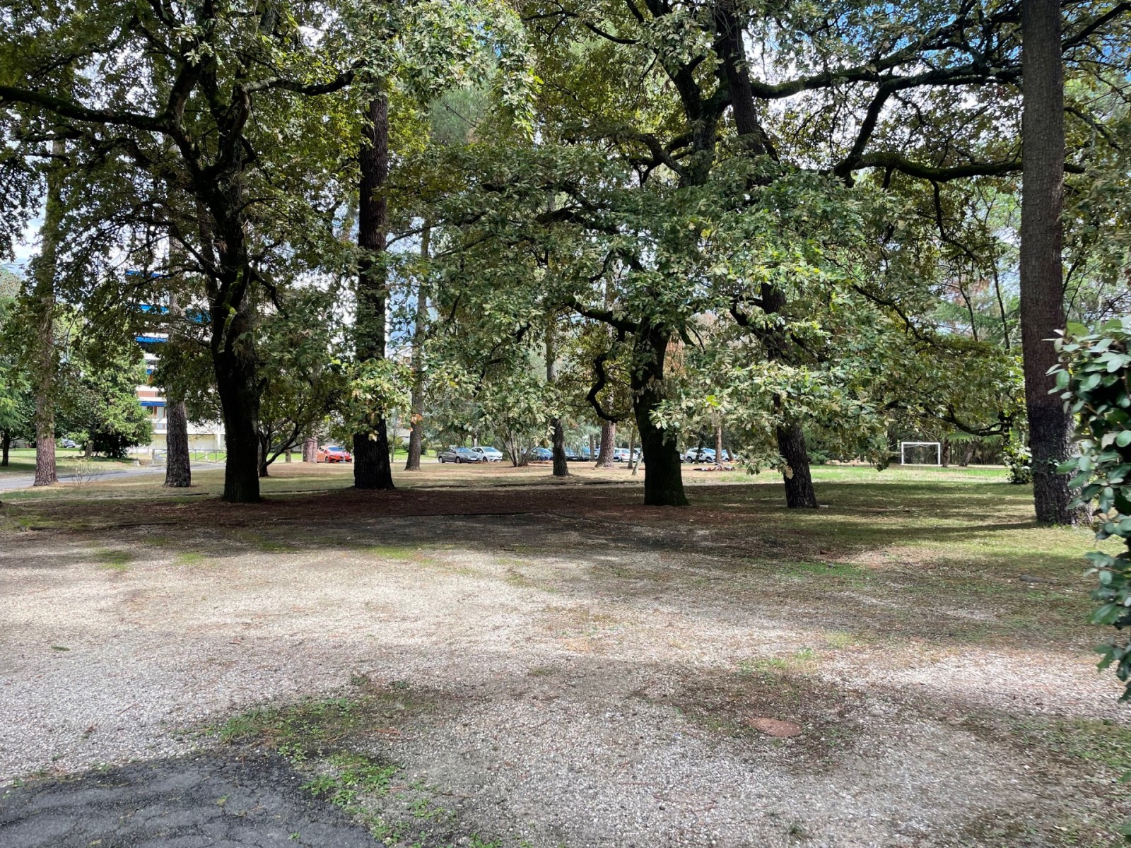 T3 Pessac avec parc et terrain de tennis