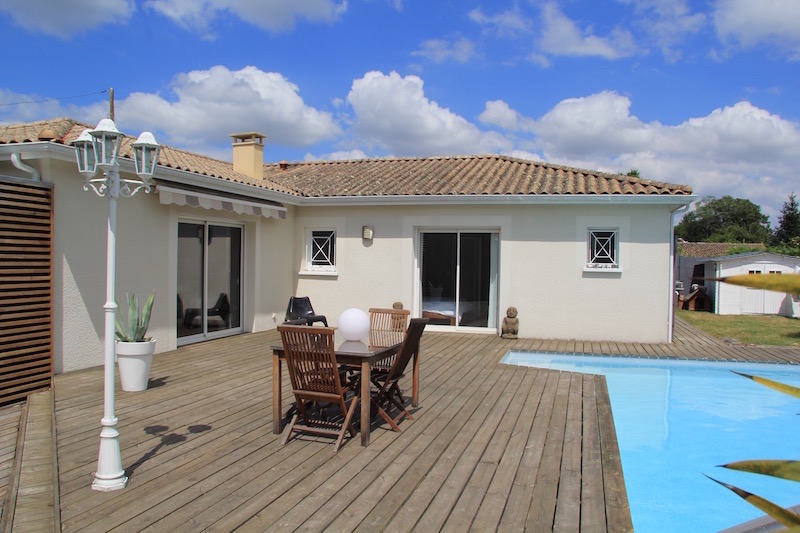 Contemporaine 140m², 4 chambres sur 701M² avec piscine sur CESTAS GAZINET