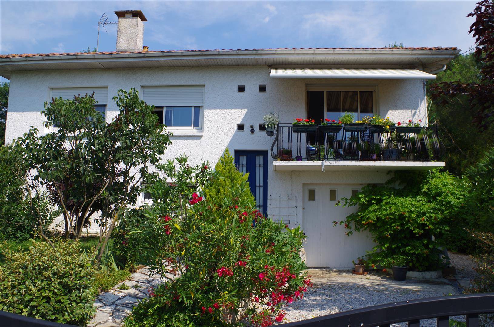 Maison 132m², 4 chambres, garage sur 808m² de terrain avec garage sur CESTAS BOURG