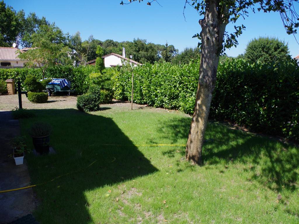 Maison de plain pied, 100m², 4 chambres sur 757m² de jardin CESTAS BOURG