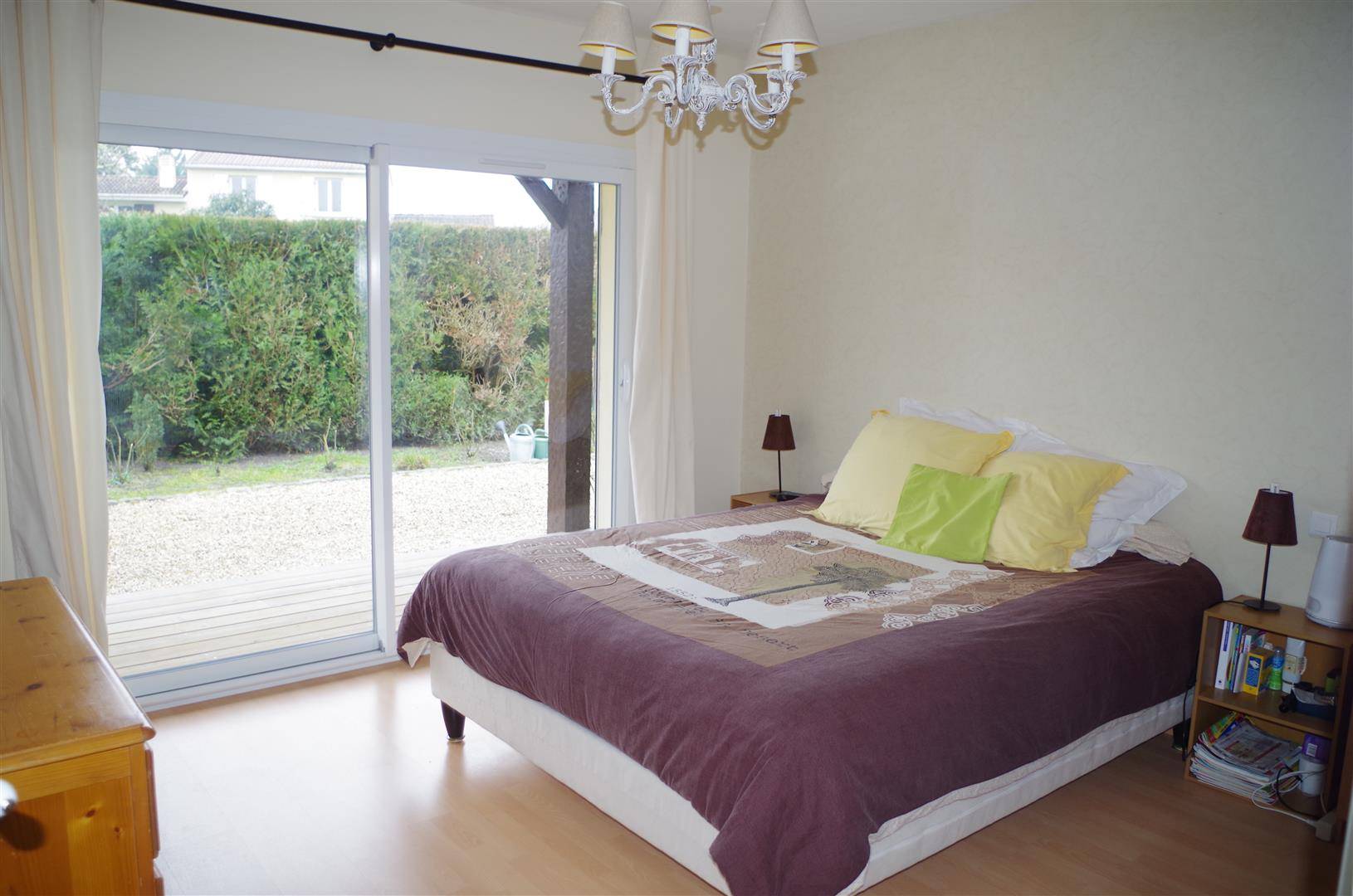 Maison individuelle de plain pied, 120m², 3 chambres sur 969m² de terrain CESTAS BOURG