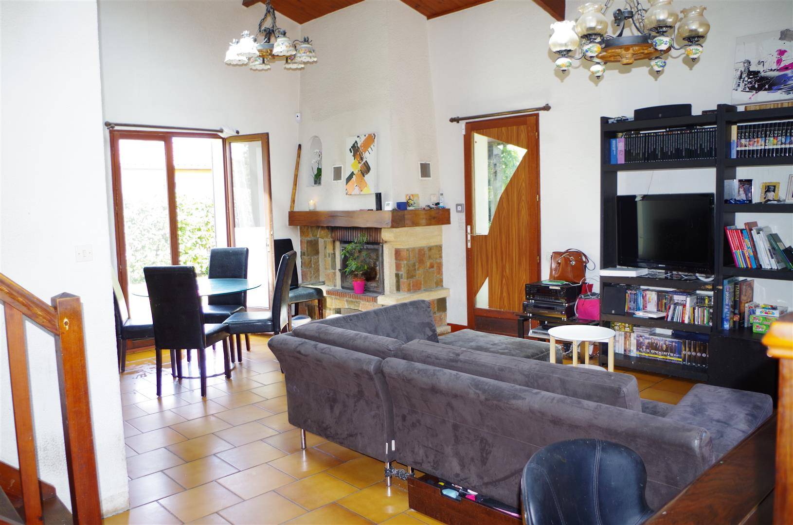 maison en vente beaux volumes au coeur de cesats