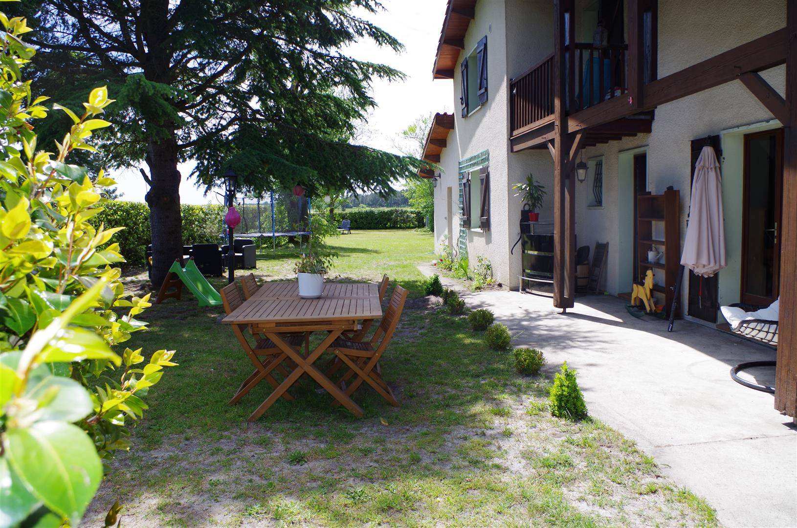 Maison de 128m², 3 chambres, garage sur 1267m² de parcelle sur CESTAS BOURG.