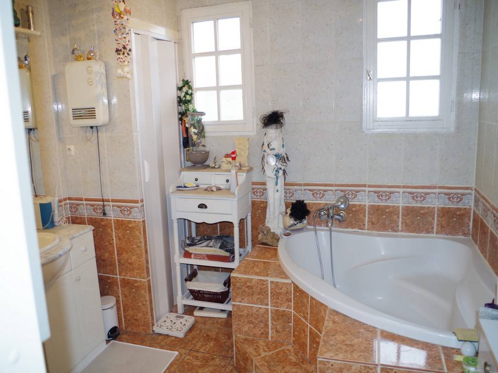 Maison plain pied 106m², 4 chambres sur 733m² de jardin CESTAS BOURG