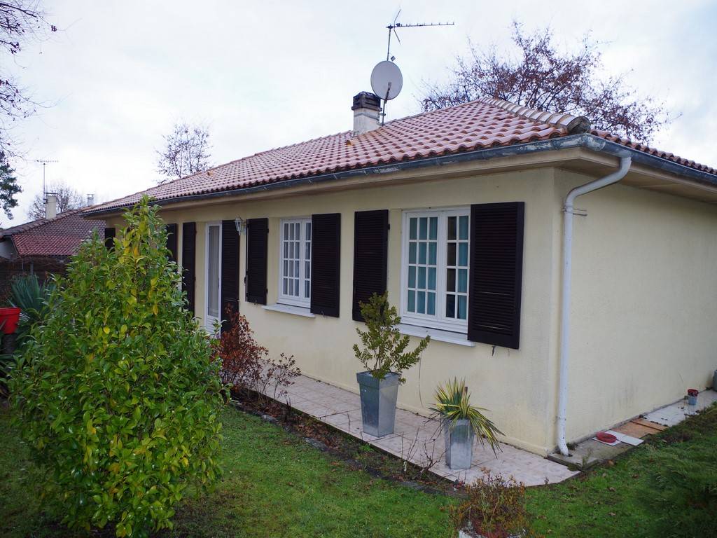 Maison plain pied 106m², 4 chambres sur 733m² de jardin CESTAS BOURG